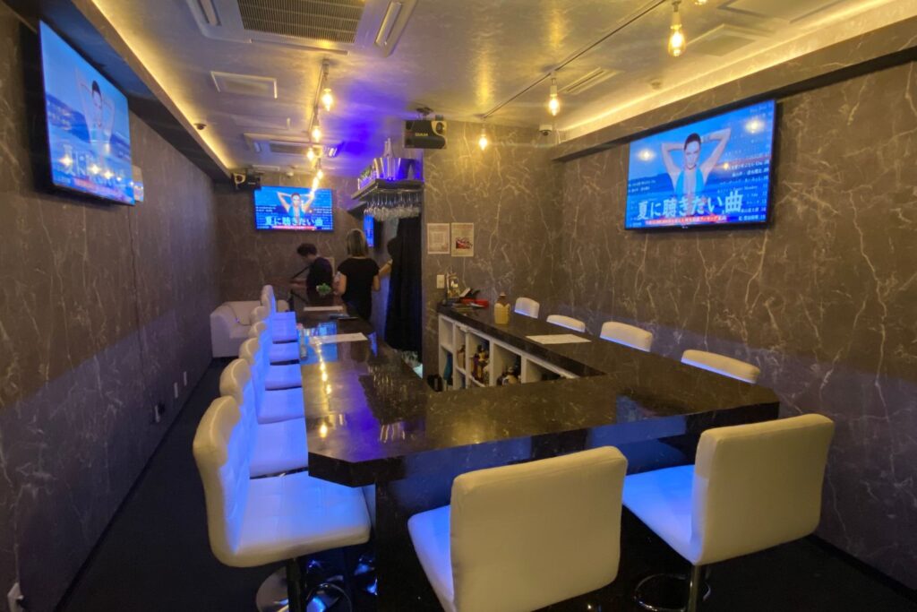 Snack Bar Story 西新宿五丁目店 店内