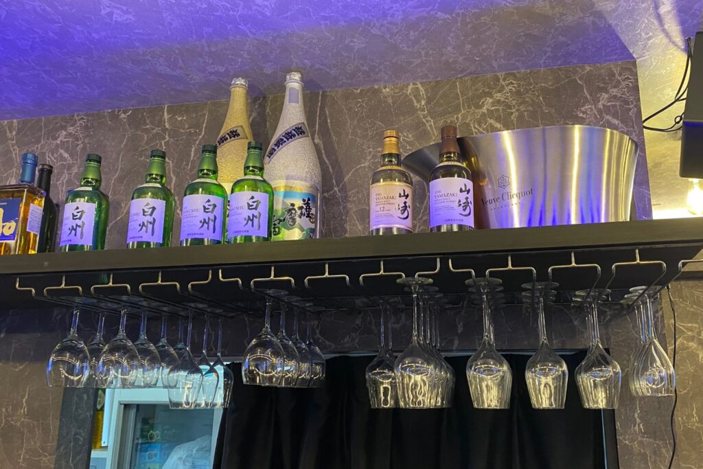 Snack Bar Story 西新宿五丁目店 店内