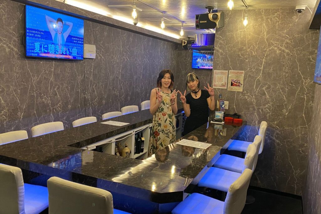 Snack Bar Story 西新宿五丁目店 店内